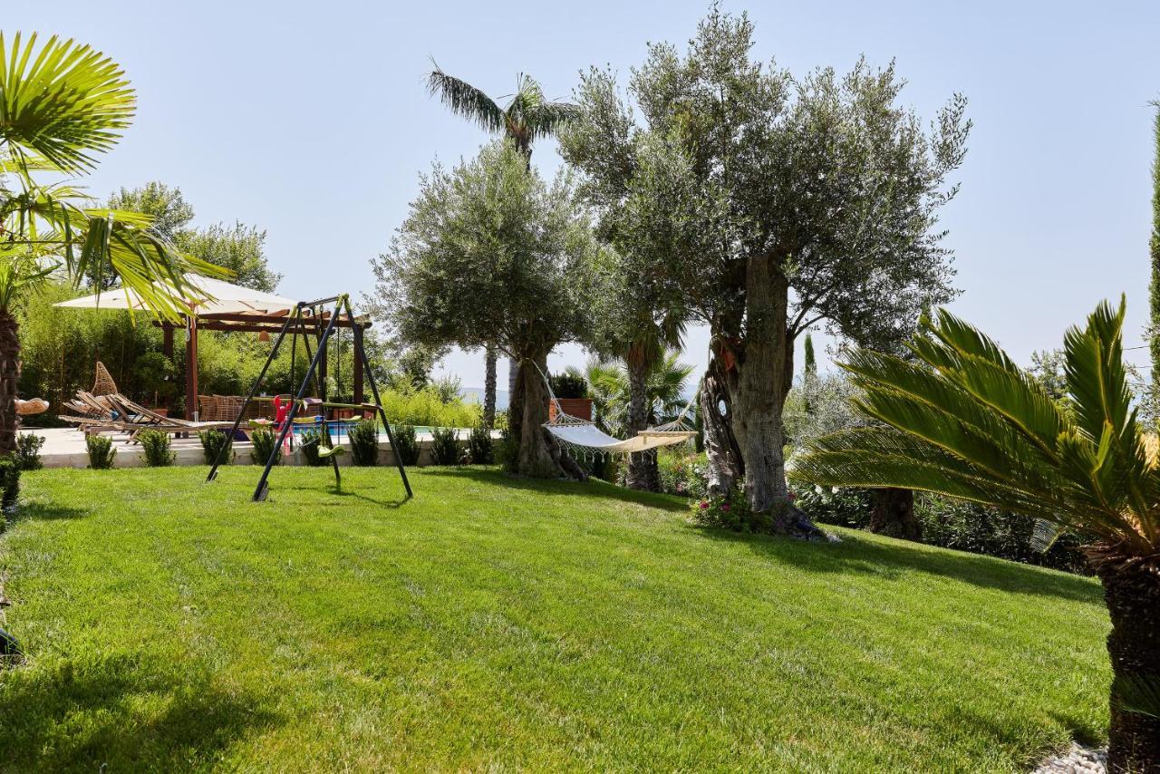 Przice Gardens with outdoor pool Appartement Kotor Buitenkant foto