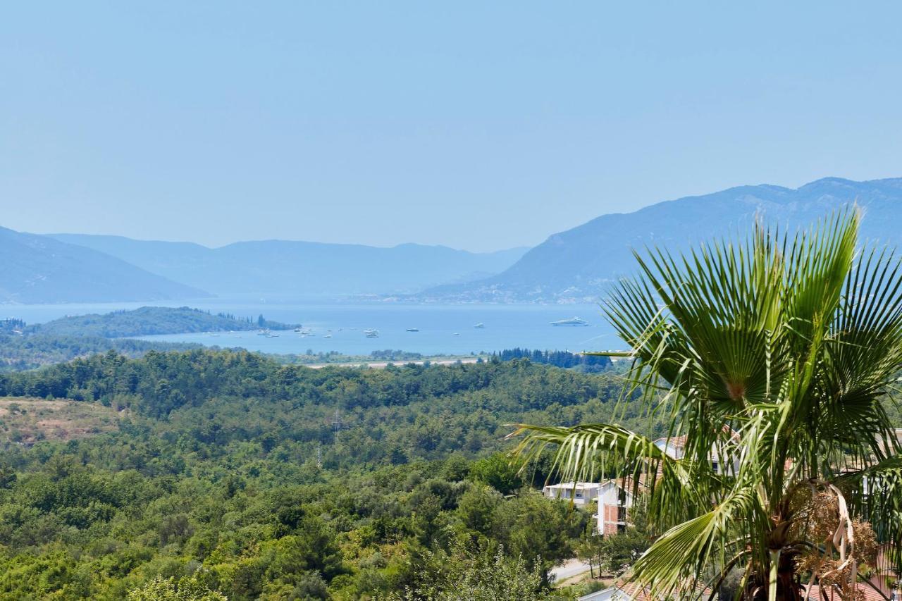 Przice Gardens with outdoor pool Appartement Kotor Buitenkant foto