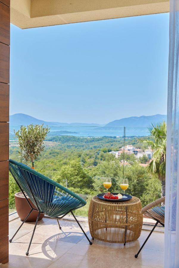 Przice Gardens with outdoor pool Appartement Kotor Buitenkant foto
