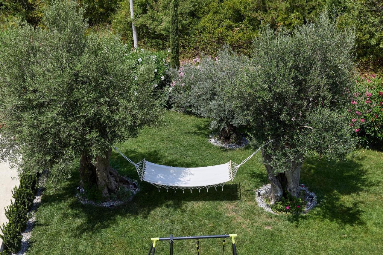 Przice Gardens with outdoor pool Appartement Kotor Buitenkant foto