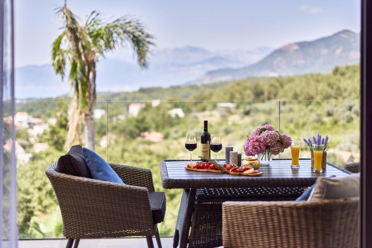 Przice Gardens with outdoor pool Appartement Kotor Buitenkant foto