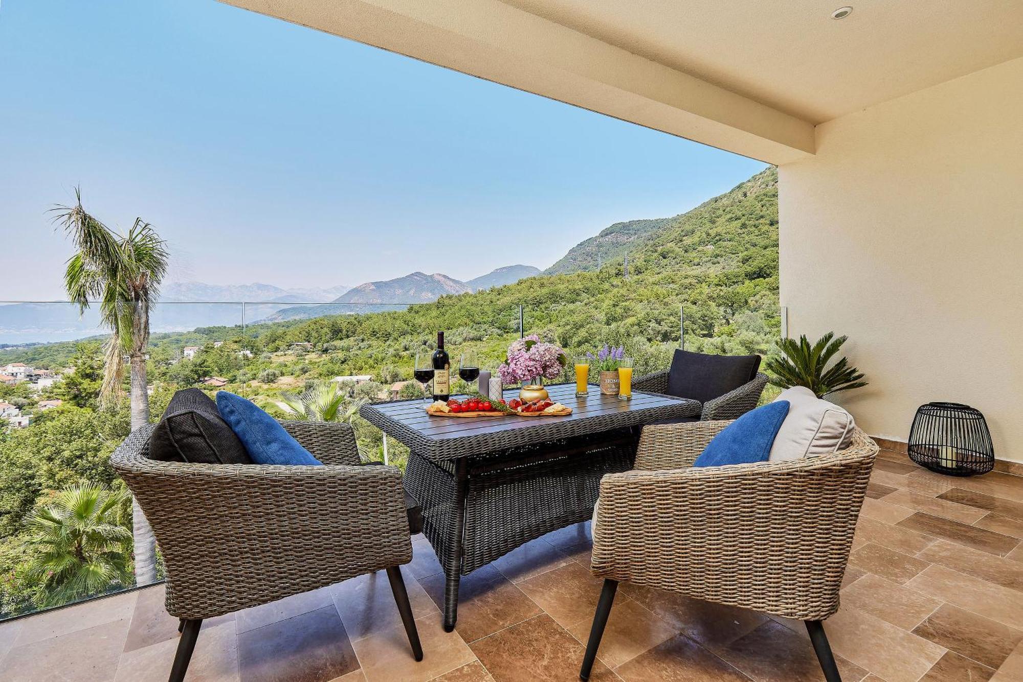 Przice Gardens with outdoor pool Appartement Kotor Buitenkant foto