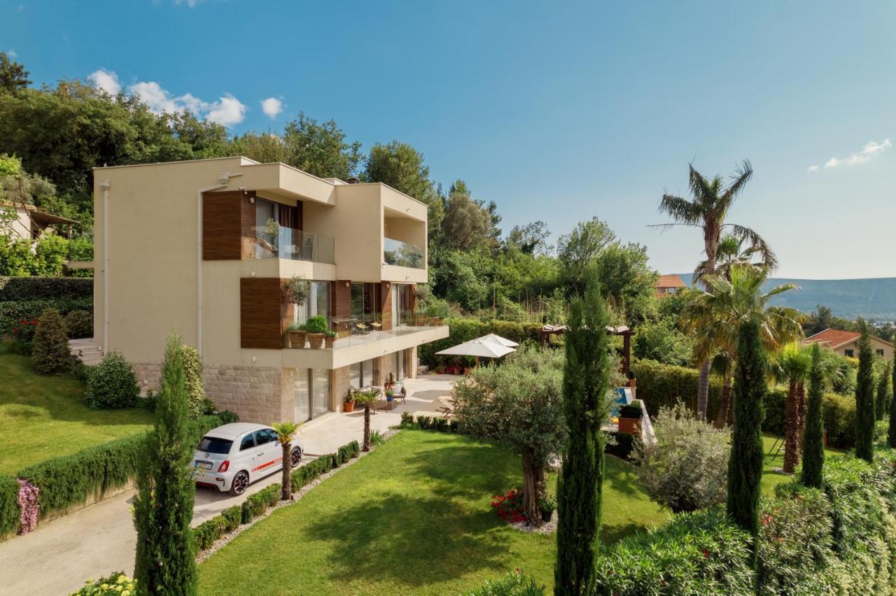 Przice Gardens with outdoor pool Appartement Kotor Buitenkant foto