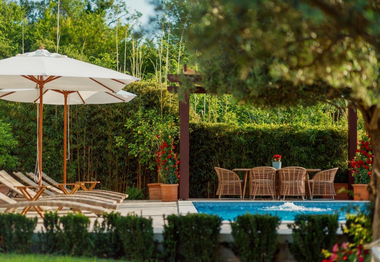 Przice Gardens with outdoor pool Appartement Kotor Buitenkant foto